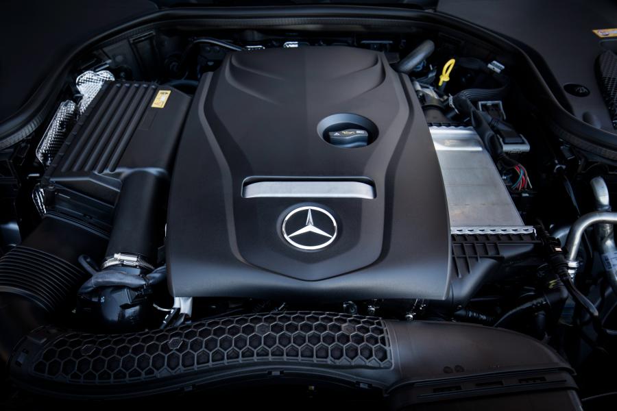 Моторный отсек Mercedes-Benz E220 d AMG Line 2016 года  (AU) (фото 9 из 19)